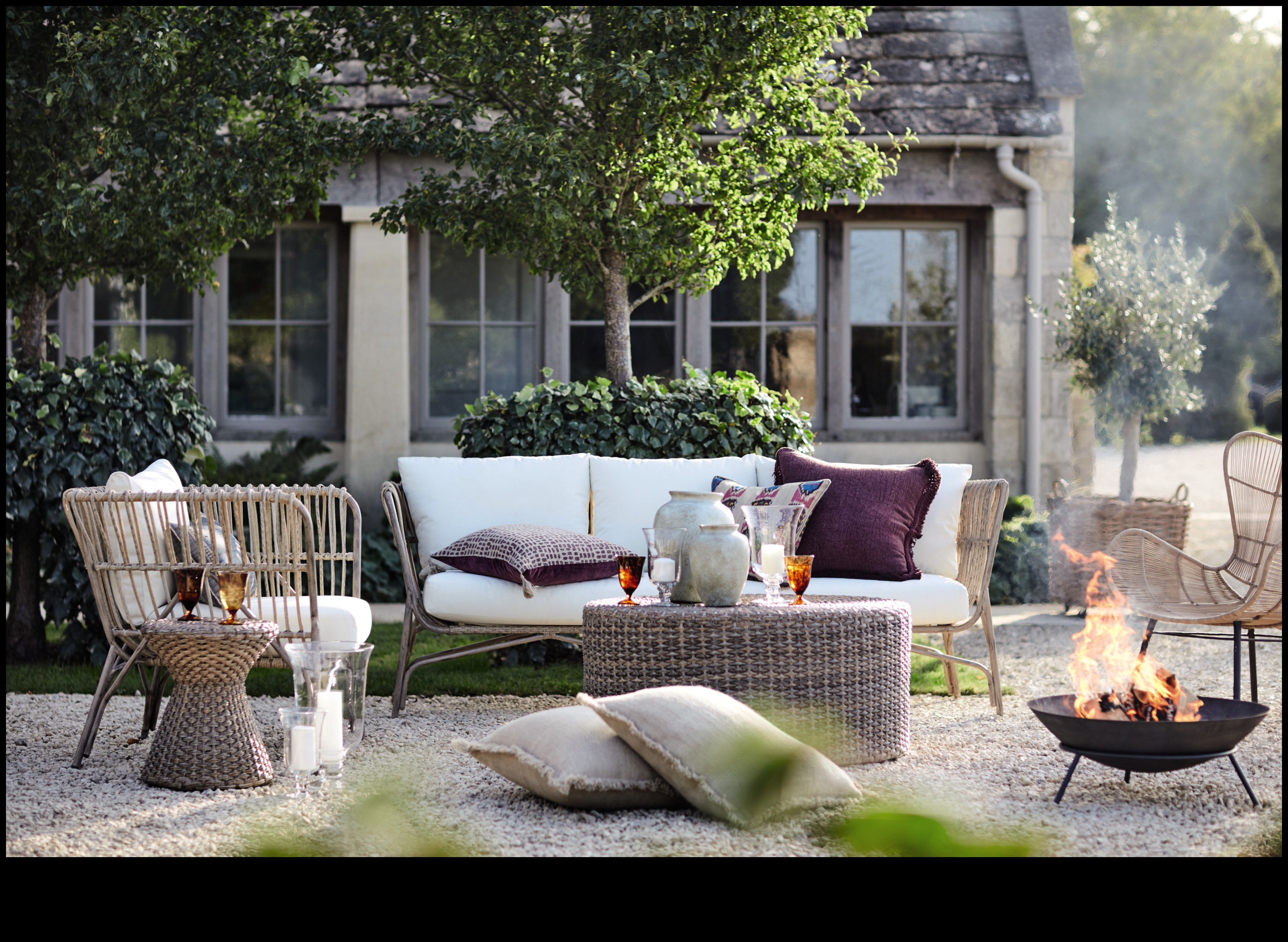 راحة منحوتة: الكشف عن جاذبية الجلوس في الهواء الطلق