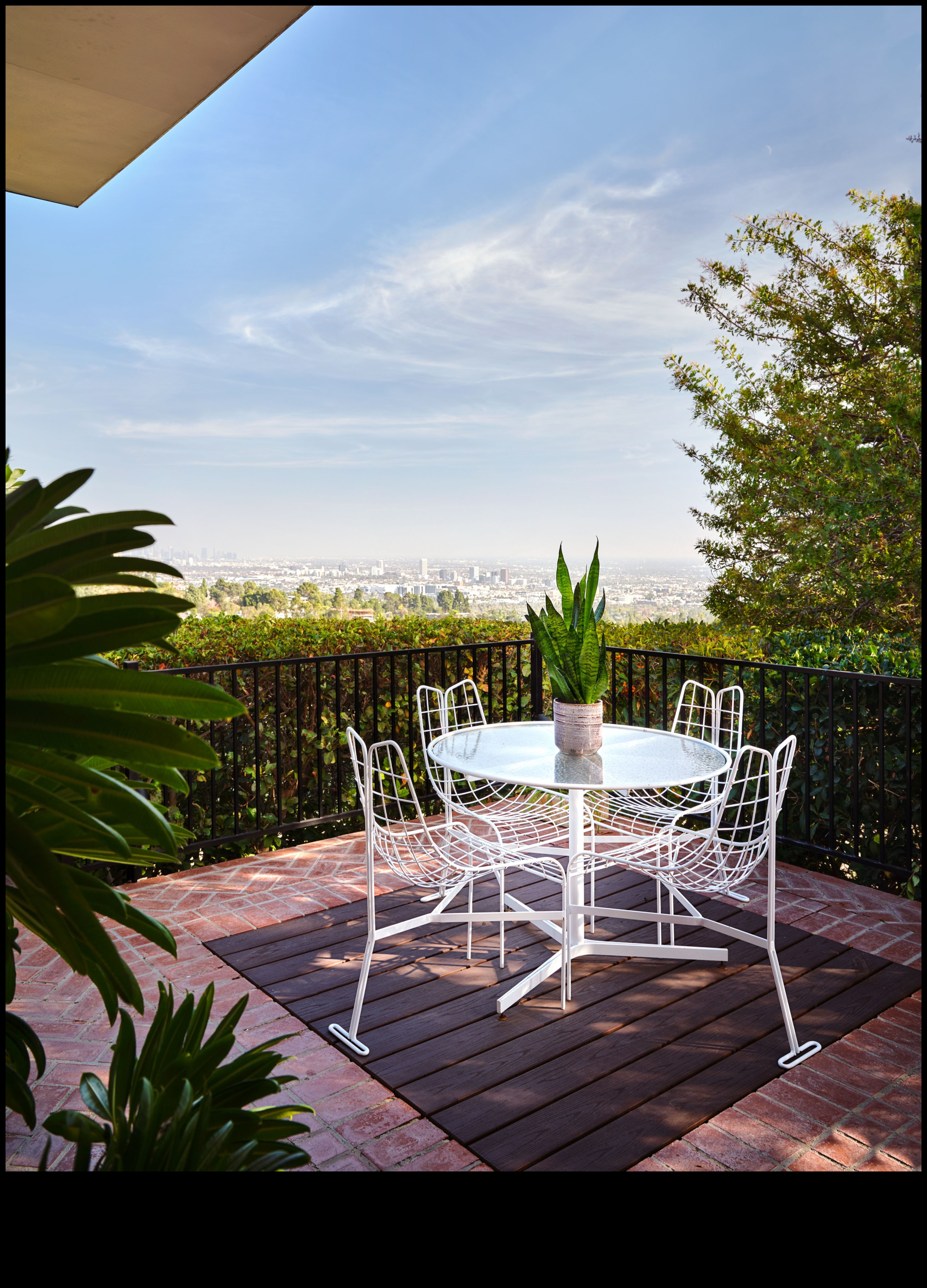 راحة منحوتة: الكشف عن جاذبية الجلوس في الهواء الطلق